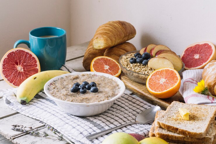 mush-e-frutas-saudaveis_23-2147667327 Descubra os 10 cafés da manhã que ajudam a emagrecer Receitas Fitness  
